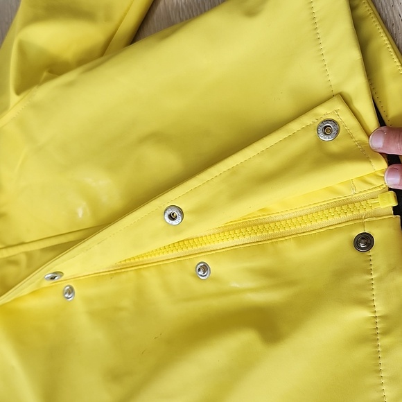 Joe Fresh Yellow Rain coat - Picture 5 of 6